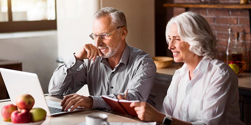 retired couple finding information online